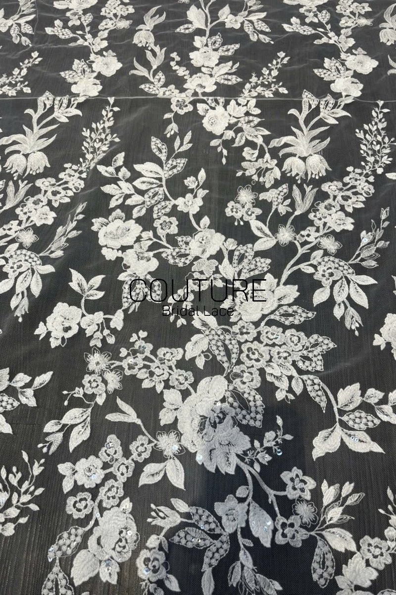 Floral Lace: Scattered Floral Vine with Scalloped Border, 3 Meters