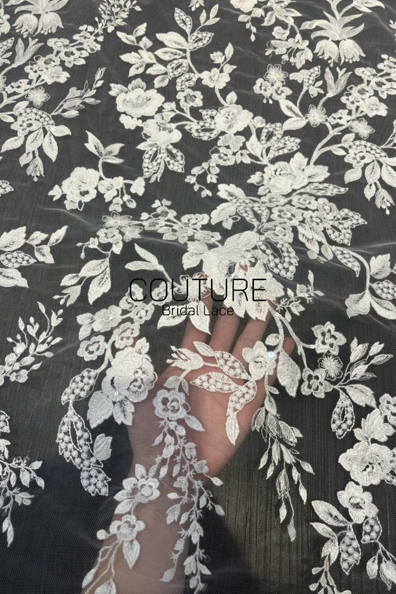 Floral Lace: Scattered Floral Vine with Scalloped Border, 3 Meters