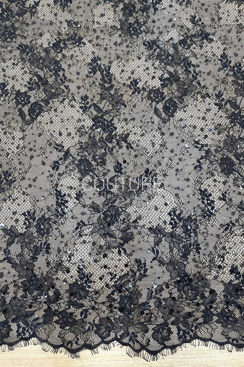 Color Lace: Delicate Floral Vine with Scalloped Eyelash Fringe Edge, 3 Meters