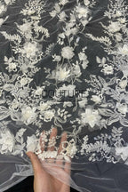 Floral Lace: Scattered Floral Sprays with Scalloped Border, 3 Meters