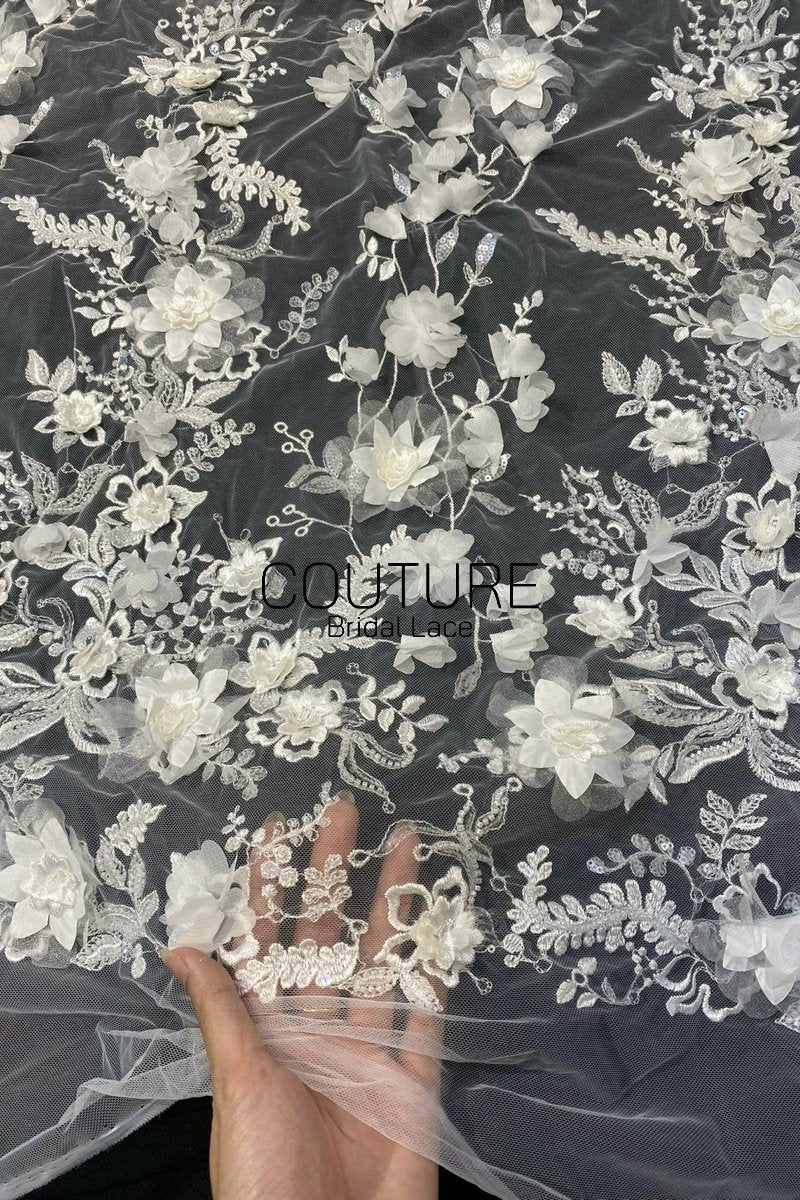 Floral Lace: Scattered Floral Sprays with Scalloped Border, 3 Meters