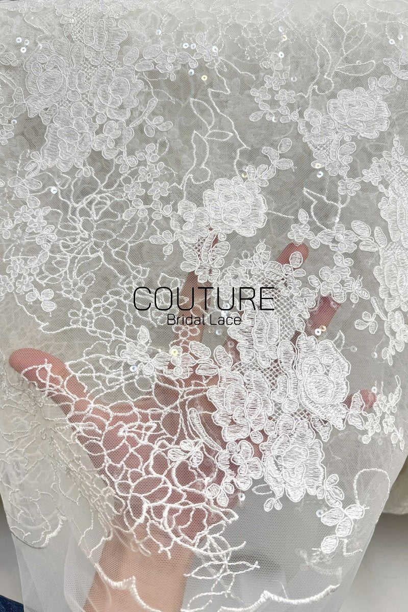 Floral Lace: Ivory Scattered Floral Bouquet Clusters with Ornate Scalloped Floral Edge Border, 1 Meter