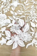 Floral Lace: Delicate Floral Sprigs with Scalloped Border, 3 Meters