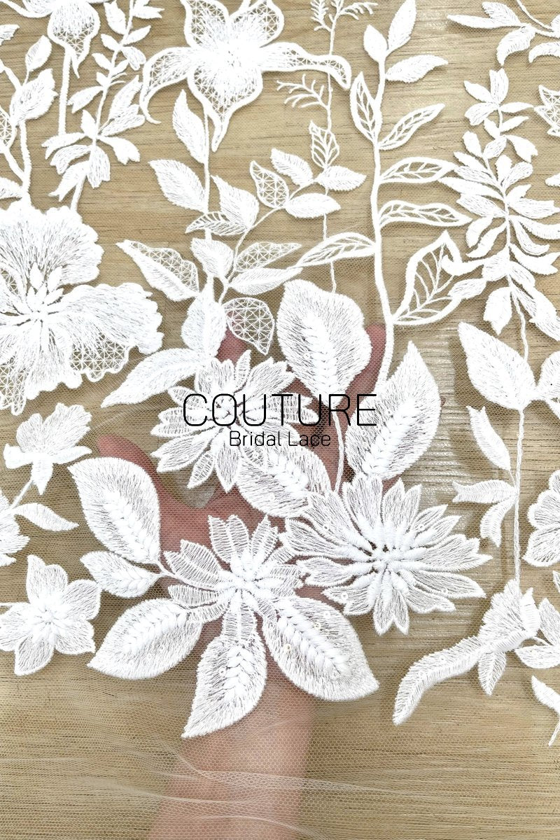 Floral Lace: Delicate Floral Sprigs with Scalloped Border, 3 Meters