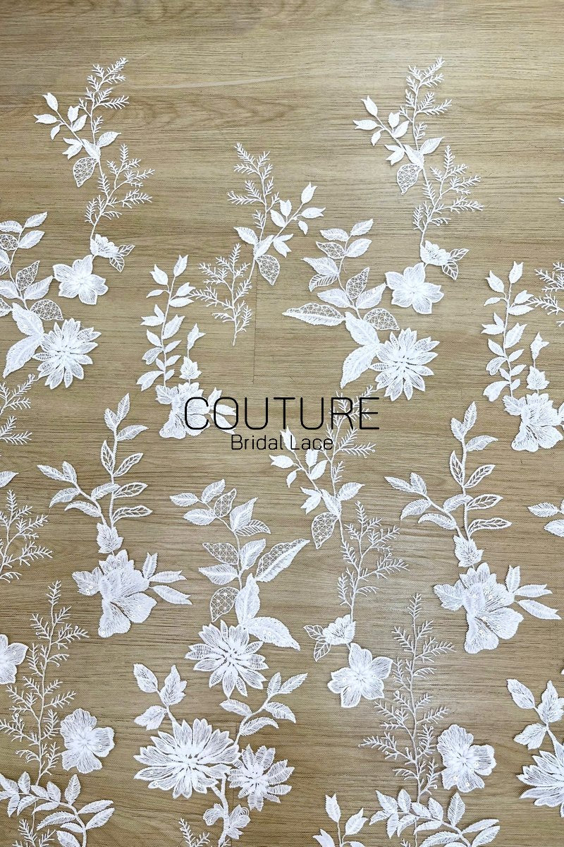 Floral Lace: Delicate Floral Sprigs with Scalloped Border, 3 Meters