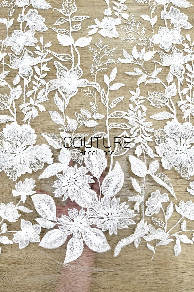 Floral Lace: Delicate Floral Sprigs with Scalloped Border, 3 Meters