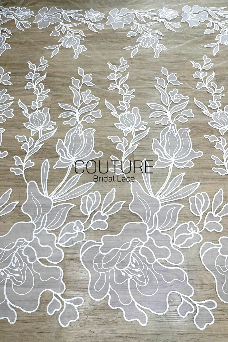 Floral Lace: Delicate Floral Vine with Scalloped Border, 3 Meters