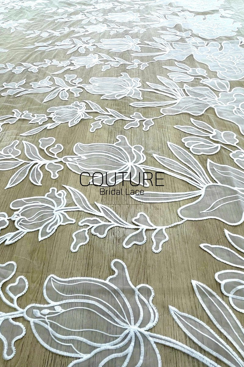 Floral Lace: Delicate Floral Vine with Scalloped Border, 3 Meters