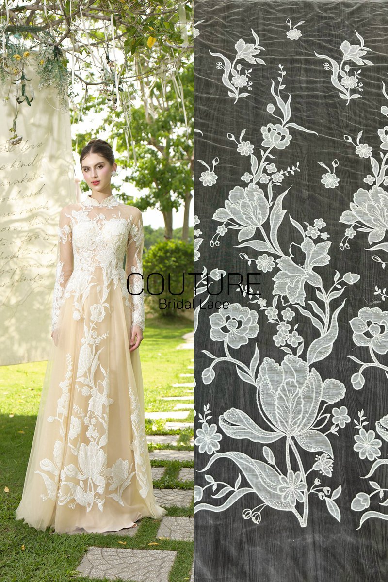 Floral Lace: Ivory Large Botanical Floral Arrangement with Scalloped Floral Edge Border, 1 Meter