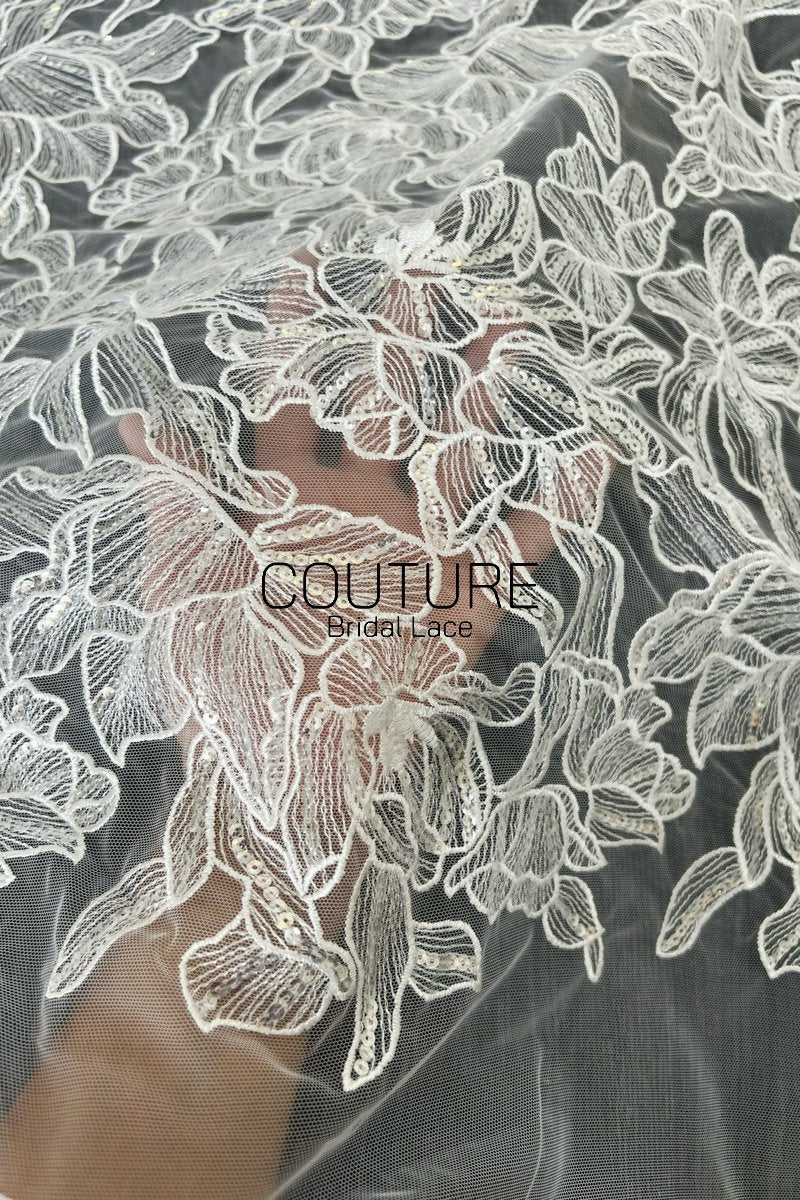 Floral Lace: Ivory Delicate Floral Vine Pattern with Scalloped Floral Edge Border Detail, 1 Meter