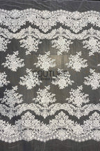 Floral Lace: Ivory Scattered Floral Medallions with Scalloped Floral Edge Border, 1 Meter
