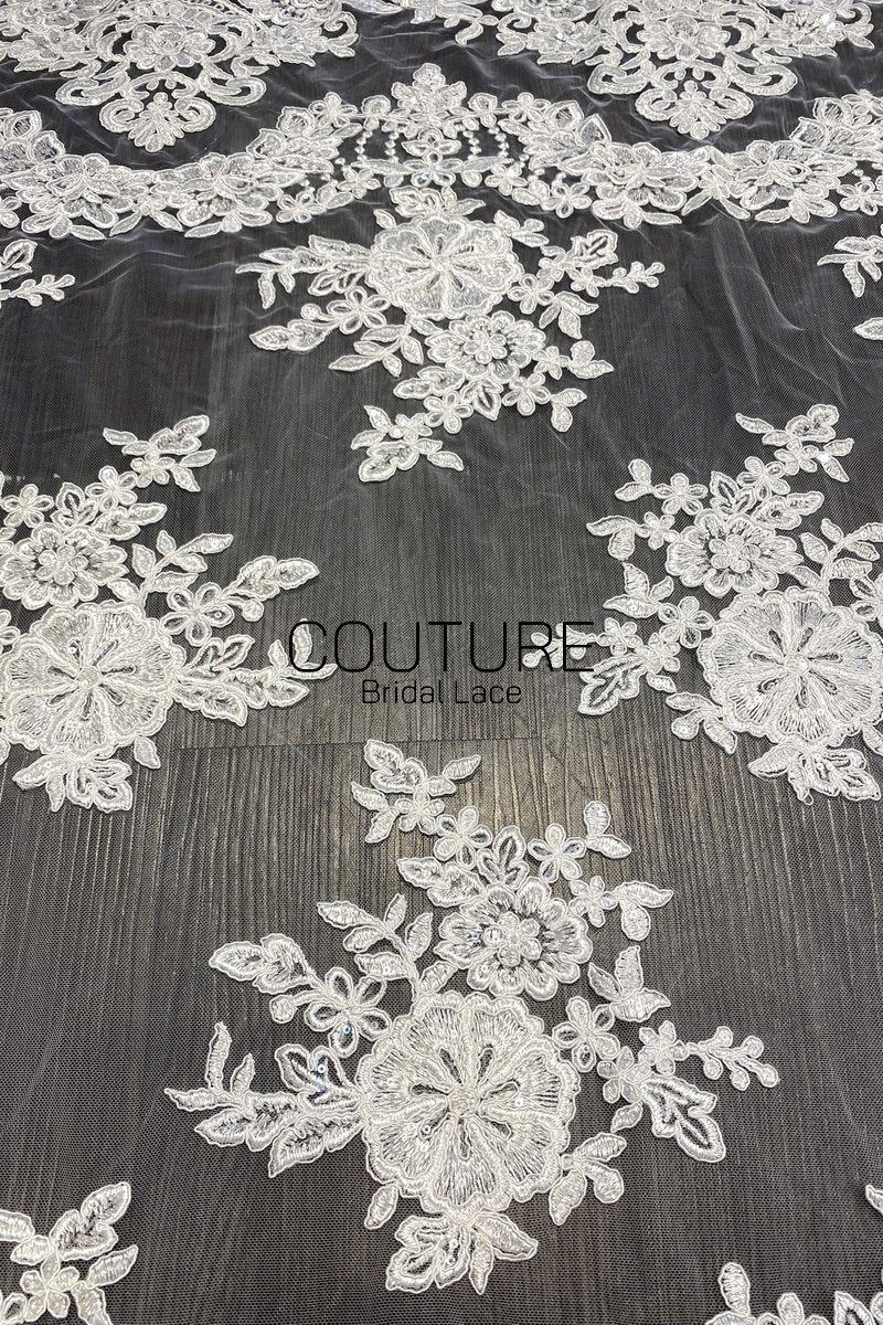 Floral Lace: Ivory Scattered Floral Medallions with Scalloped Floral Edge Border, 1 Meter