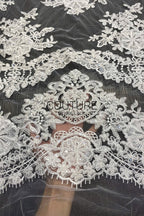 Floral Lace: Ivory Scattered Floral Medallions with Scalloped Floral Edge Border, 1 Meter