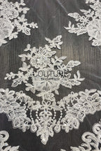 Floral Lace: Ivory Scattered Floral Medallions with Scalloped Floral Edge Border, 1 Meter