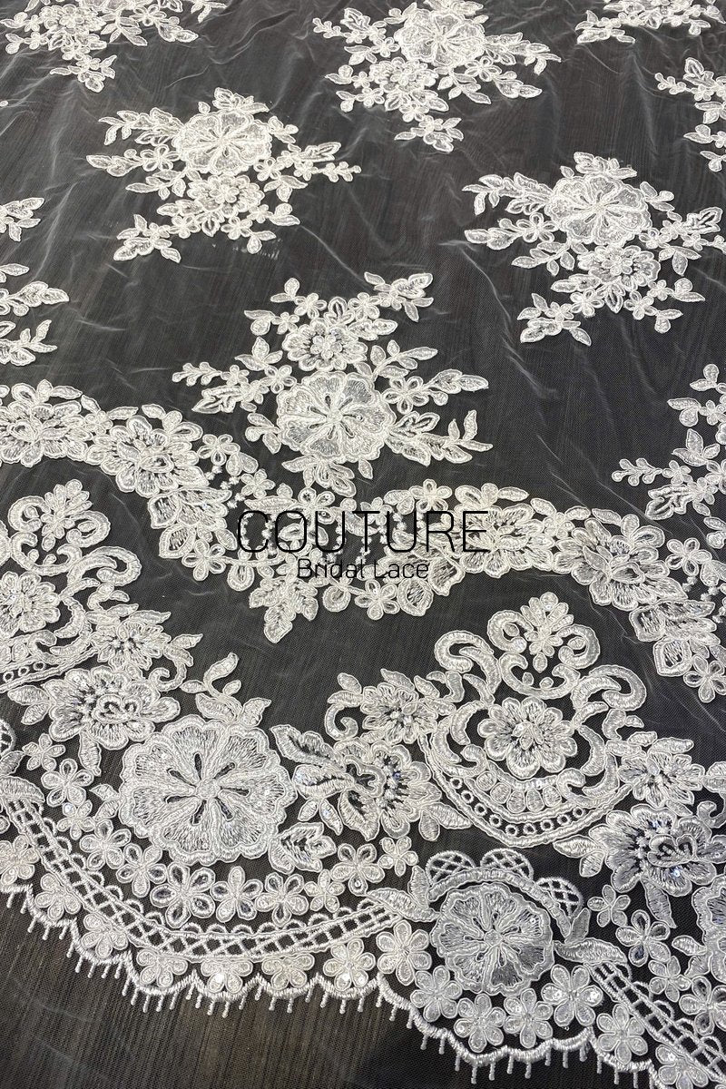 Floral Lace: Ivory Scattered Floral Medallions with Scalloped Floral Edge Border, 1 Meter