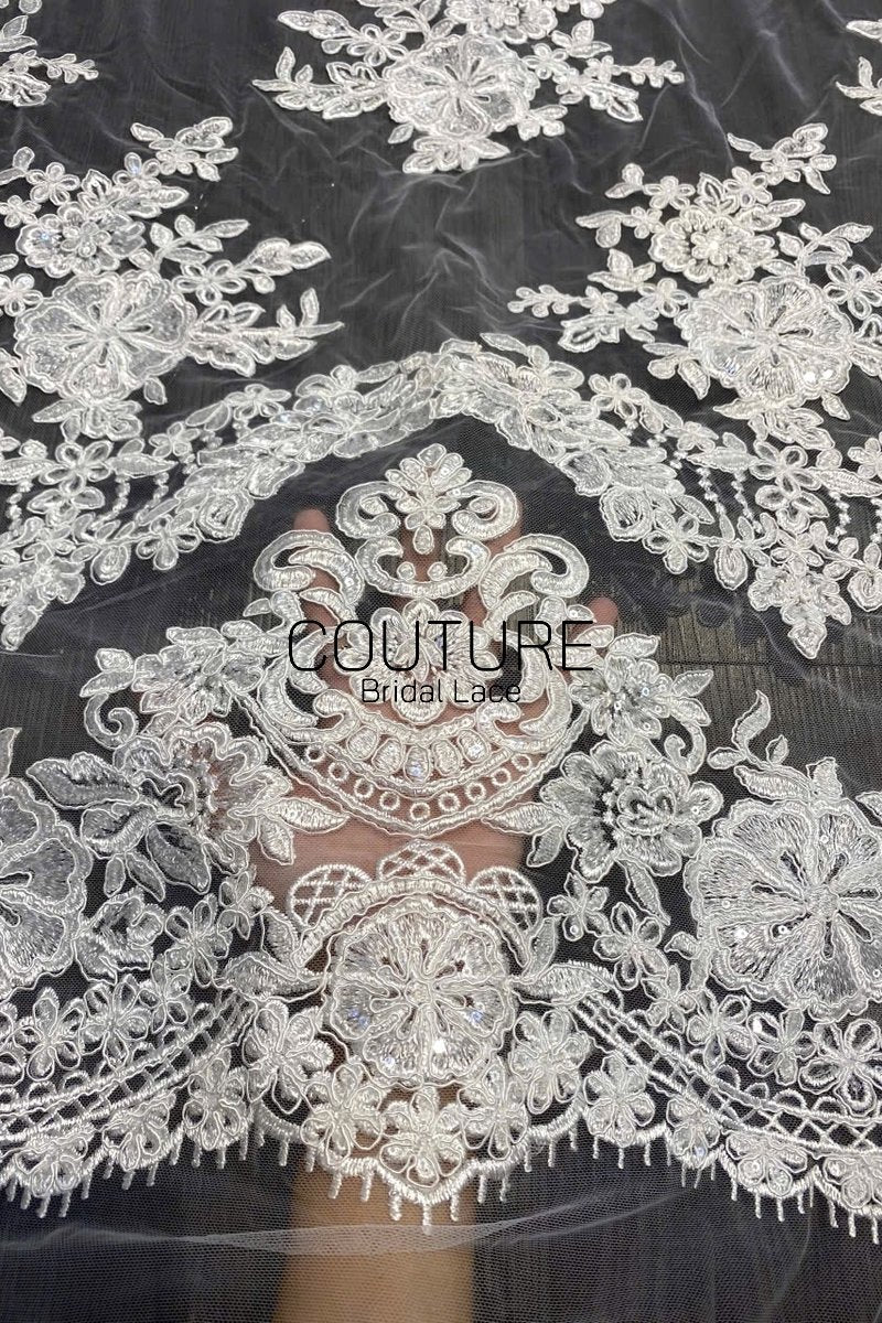 Floral Lace: Ivory Scattered Floral Medallions with Scalloped Floral Edge Border, 1 Meter