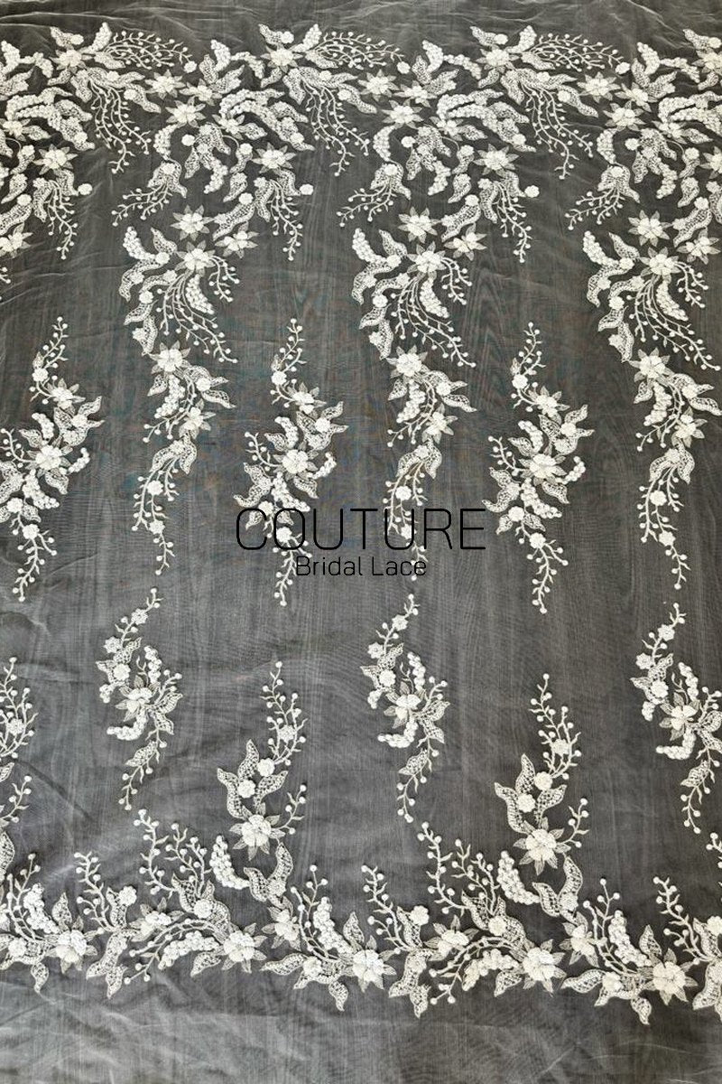 Floral Lace: Scattered Floral Clusters with Scalloped Border, 3 Meters