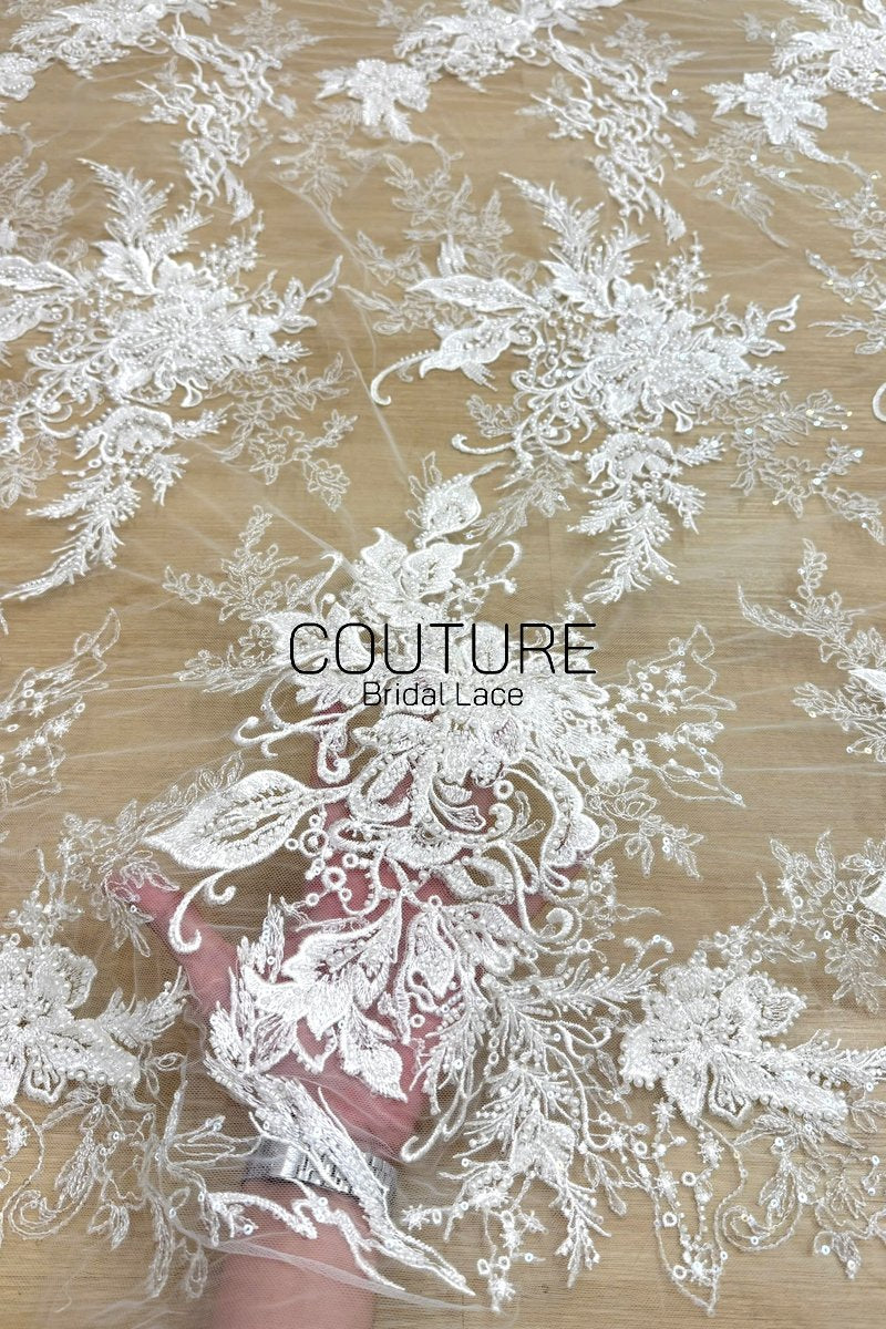 Floral Lace: Delicate Floral Vine with Scalloped Border, 3 Meters