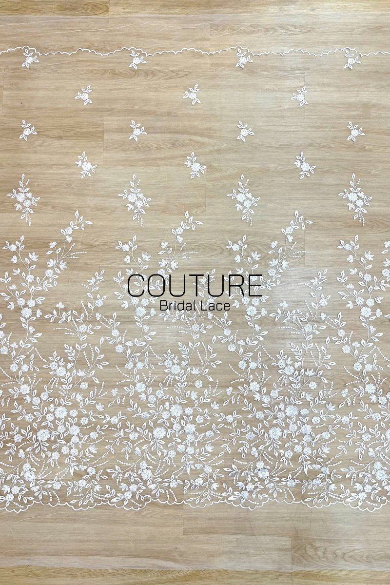 Floral Lace: Scattered Floral Sprays with Scalloped Border, 3 Meters
