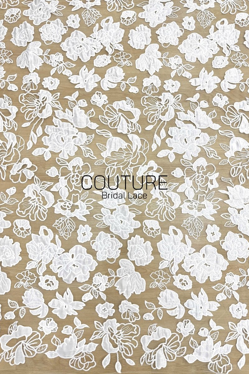 Floral Lace: Scattered Floral Sprays with Scalloped Border, 3 Meters