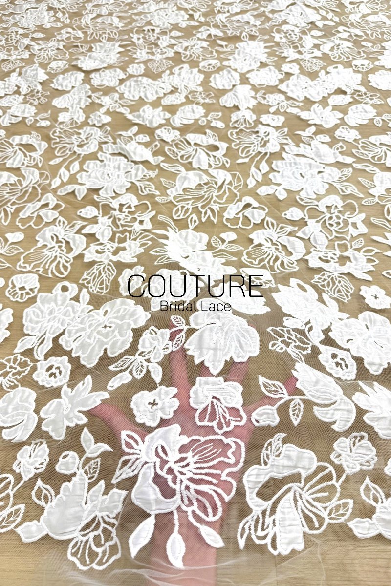 Floral Lace: Scattered Floral Sprays with Scalloped Border, 3 Meters