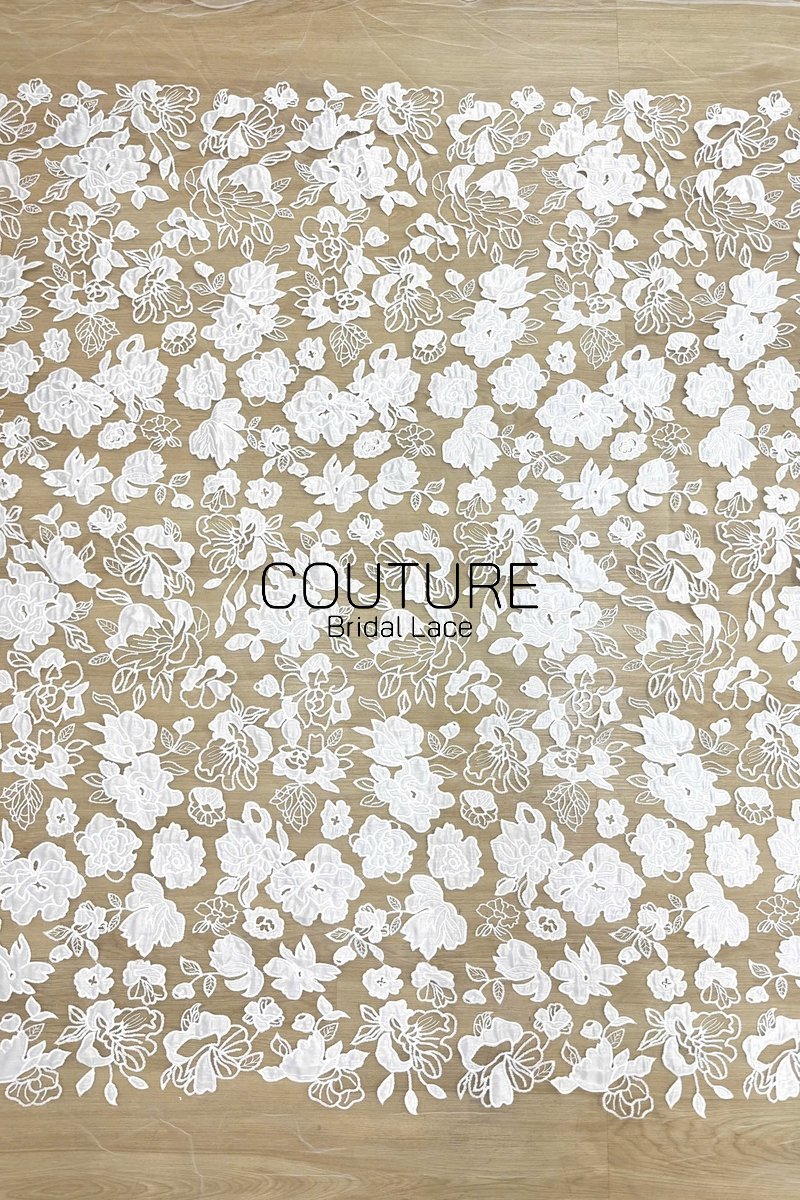 Floral Lace: Scattered Floral Sprays with Scalloped Border, 3 Meters