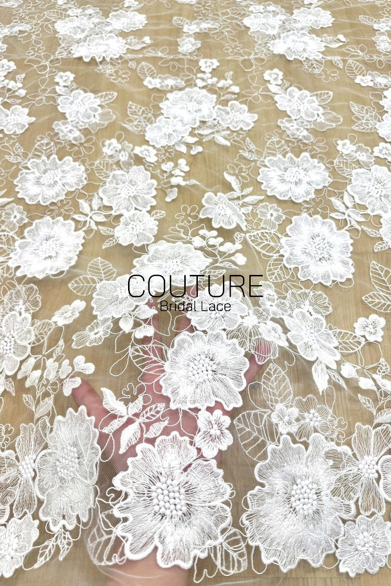 Floral Lace: Scattered Floral Sprays with Scalloped Border, 3 Meters