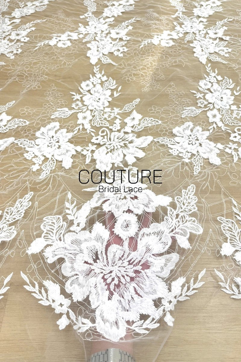 Floral Lace: Delicate Floral Clusters with Scalloped Border, 3 Meters