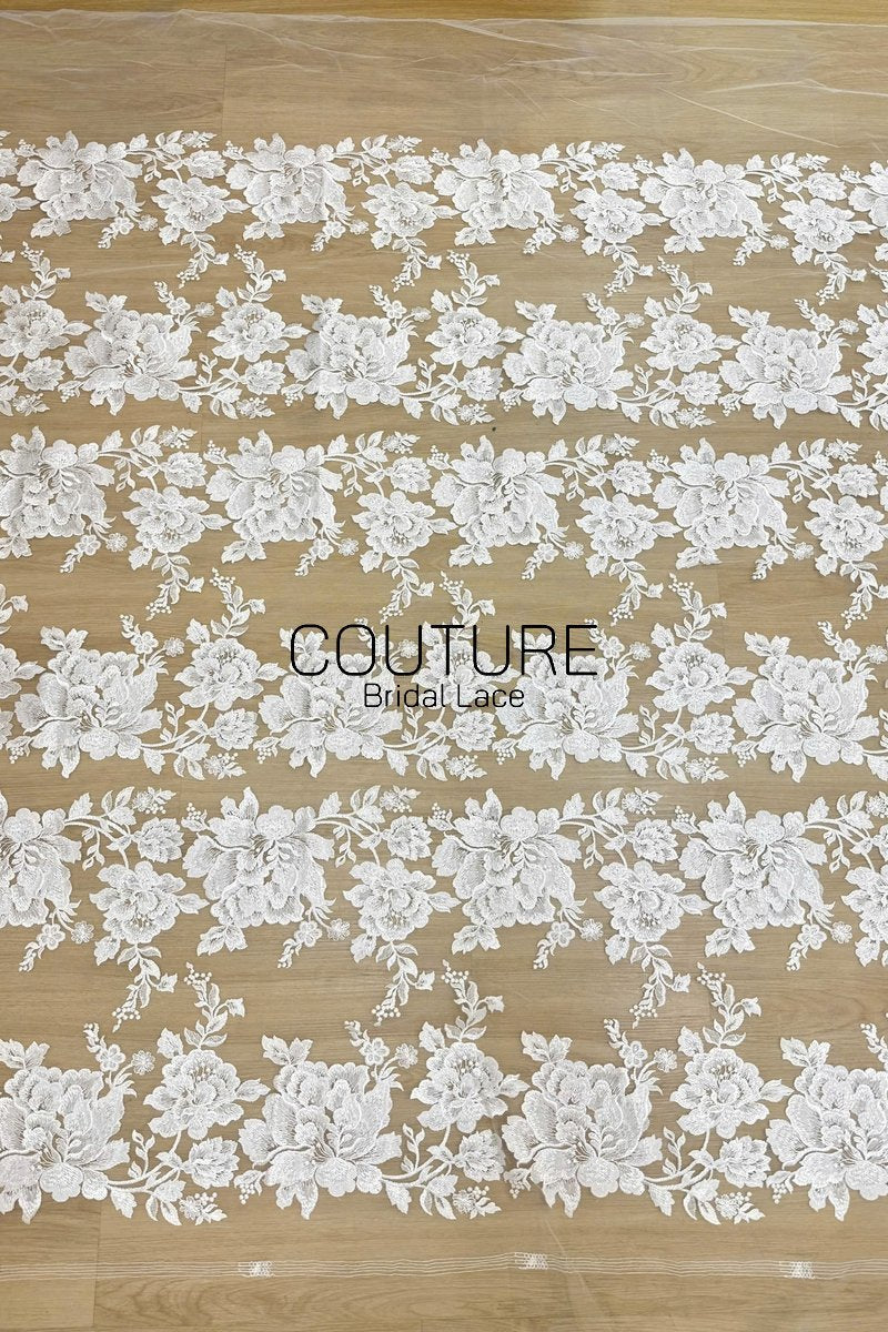 Floral Lace: Scattered Floral Vine with Scalloped Border, 3 Meters