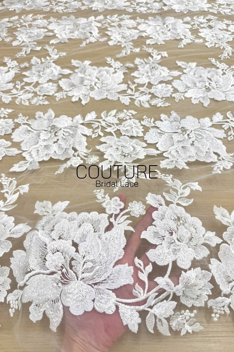 Floral Lace: Scattered Floral Vine with Scalloped Border, 3 Meters