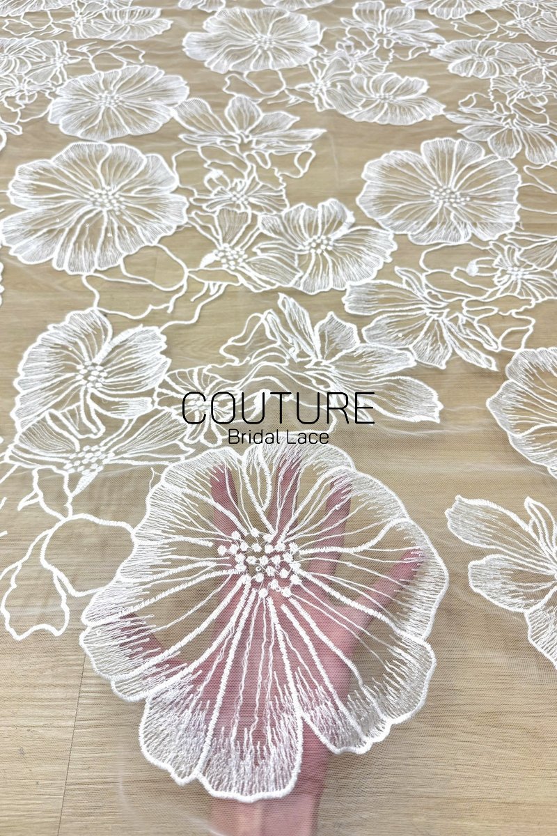 Floral Lace: Delicate Floral Vine with Scalloped Border, 3 Meters