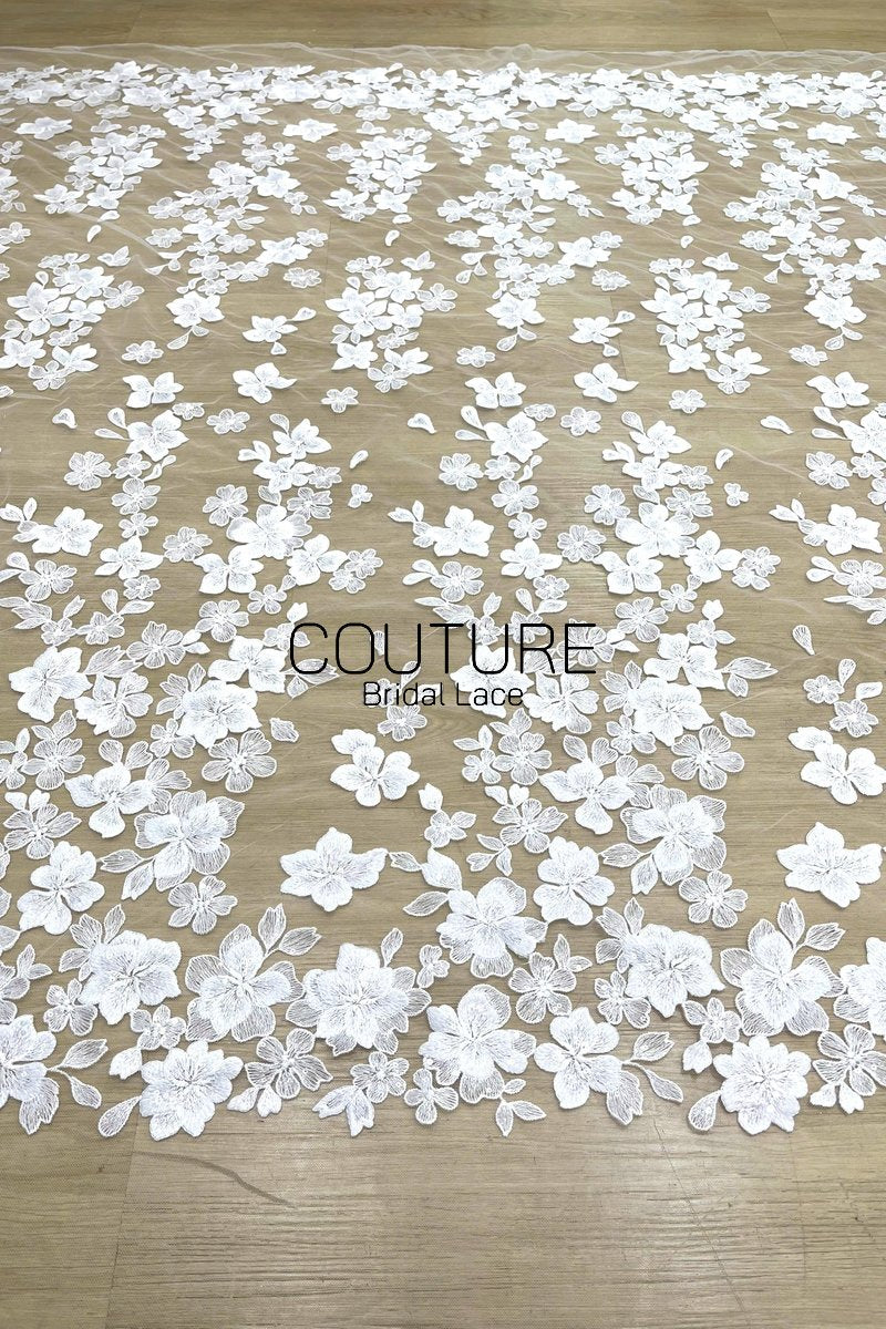 Floral Lace: Scattered Floral Vine with Scalloped Border, 3 Meters