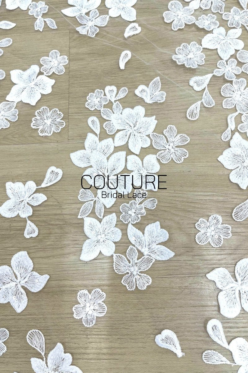 Floral Lace: Scattered Floral Vine with Scalloped Border, 3 Meters