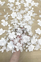 Floral Lace: Scattered Floral Vine with Scalloped Border, 3 Meters
