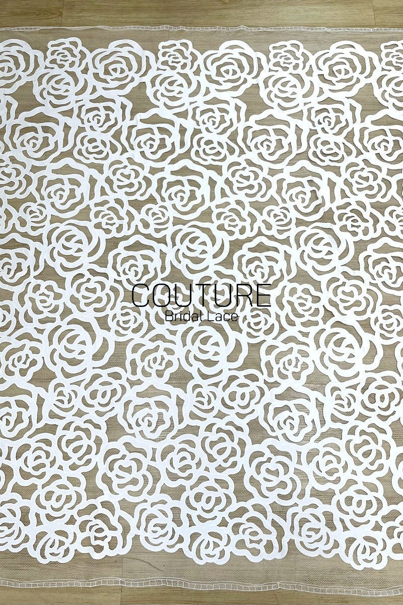 Floral Lace: Scattered Floral Clusters with Scalloped Border, 3 Meters