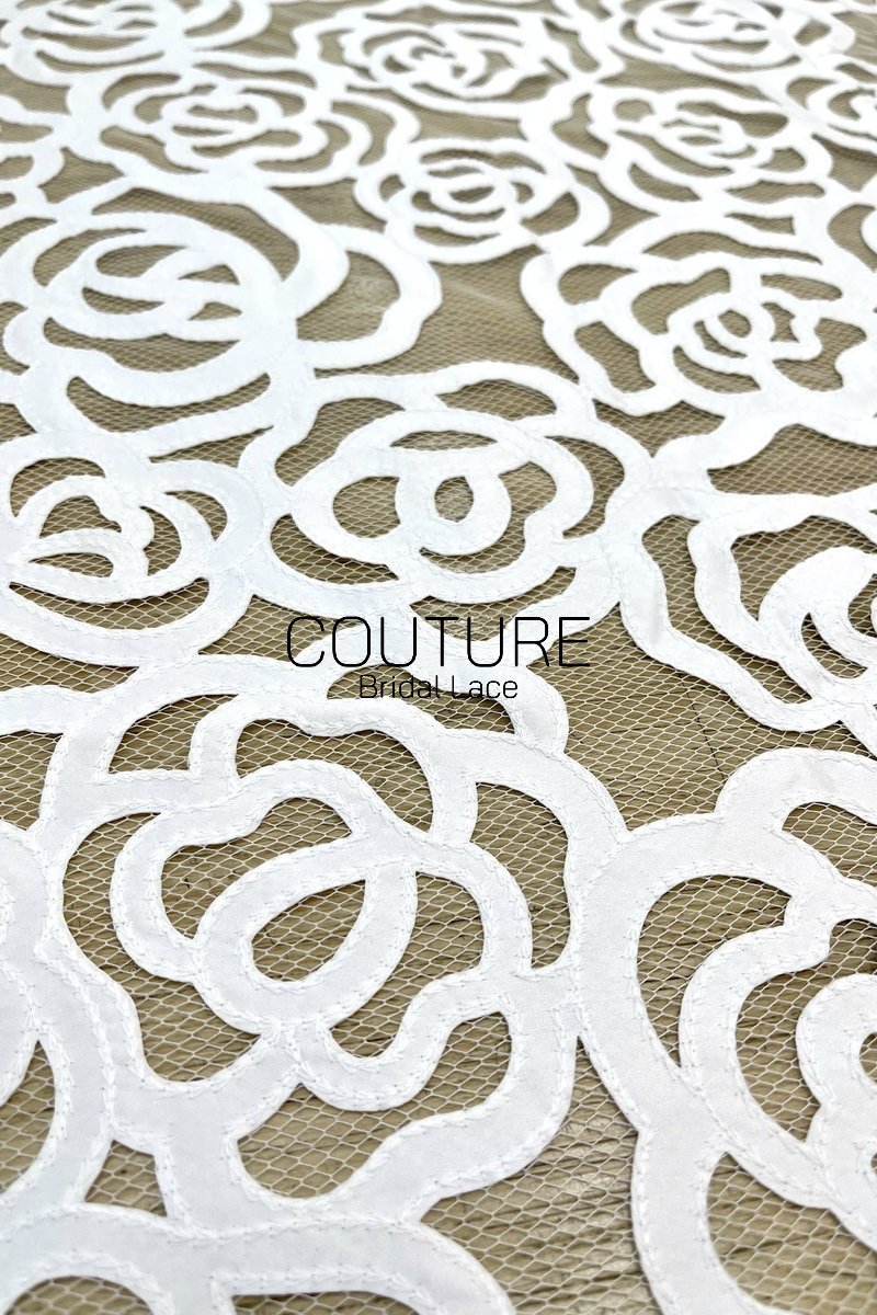 Floral Lace: Scattered Floral Clusters with Scalloped Border, 3 Meters