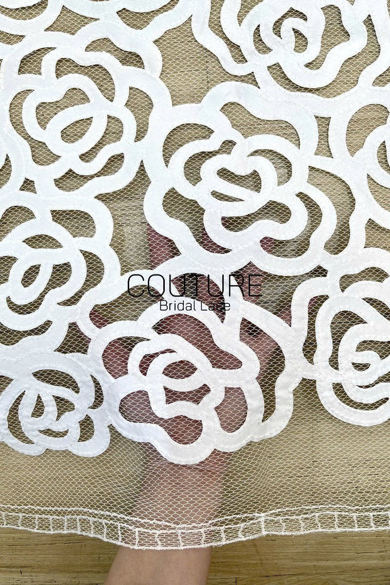 Floral Lace: Scattered Floral Clusters with Scalloped Border, 3 Meters
