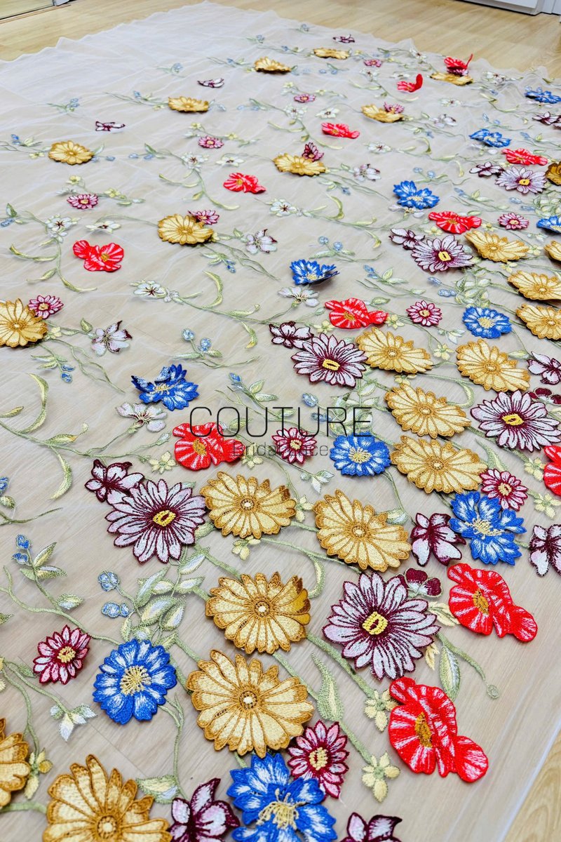 Color Lace: Vibrant Floral Garden with Delicate Embroidered Vine and Leaf Edge, 1 Meter