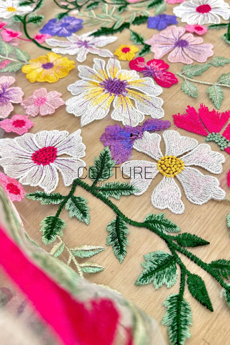 Color Lace: Floral Botanical Garden with Scattered Blooms and Trailing Vines Border, 1 Meter