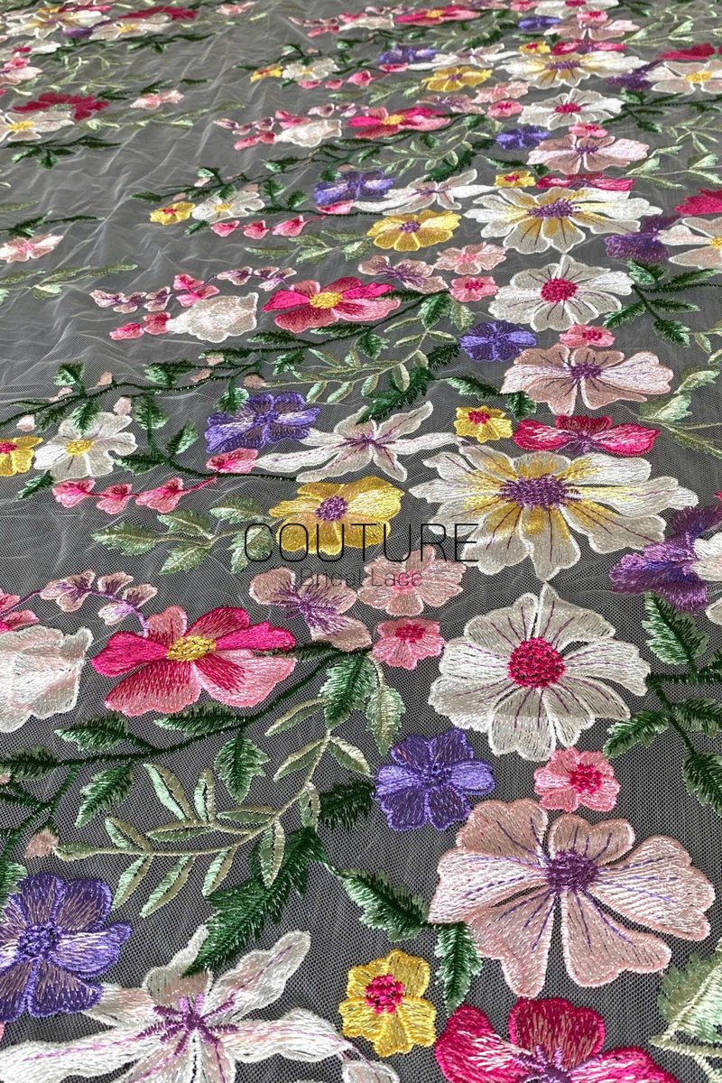 Color Lace: Floral Botanical Garden with Scattered Blooms and Trailing Vines Border, 1 Meter