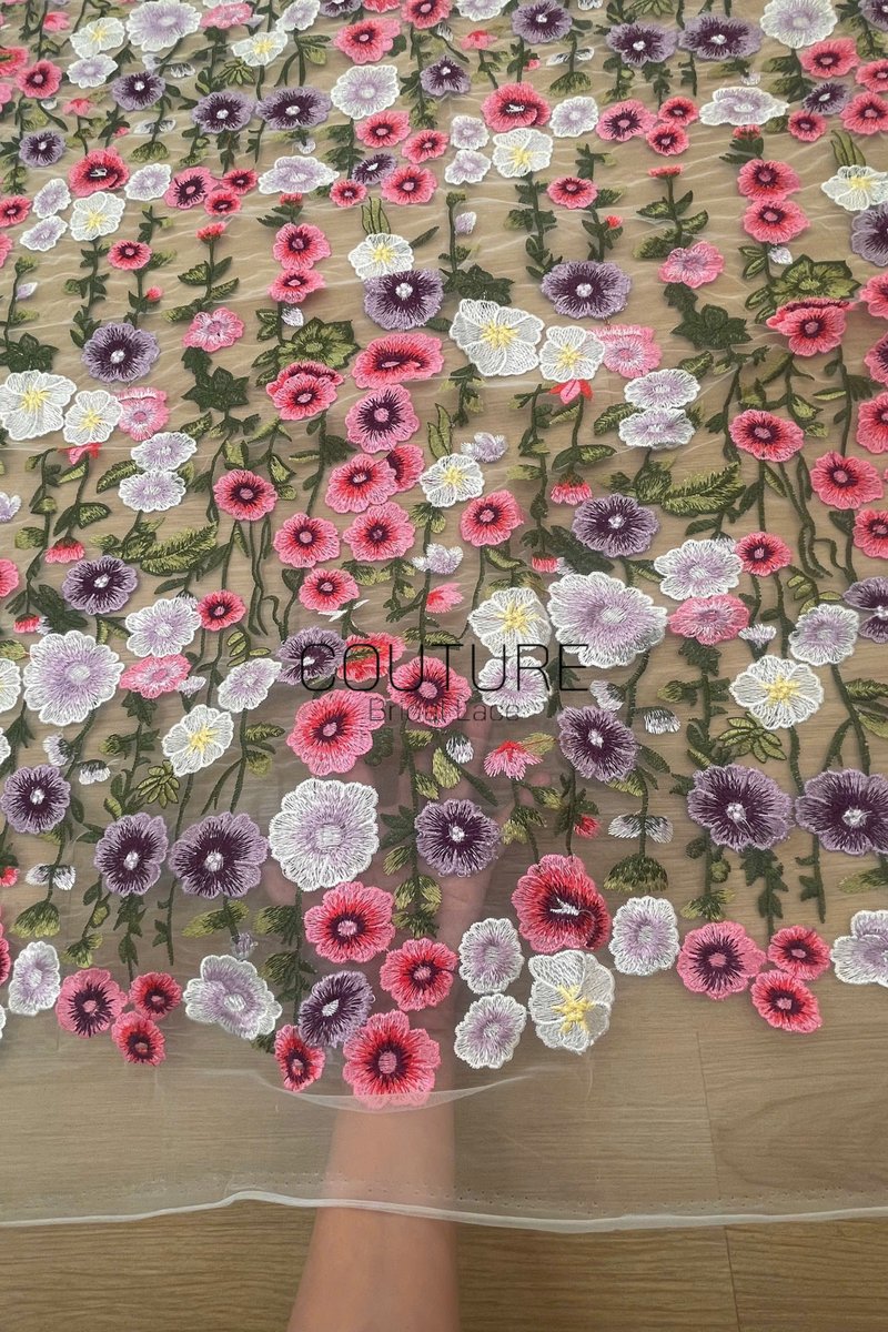 Color Lace: Scattered Floral Blossoms with Organic Flowing Vine Scalloped Edge, 1 Meter