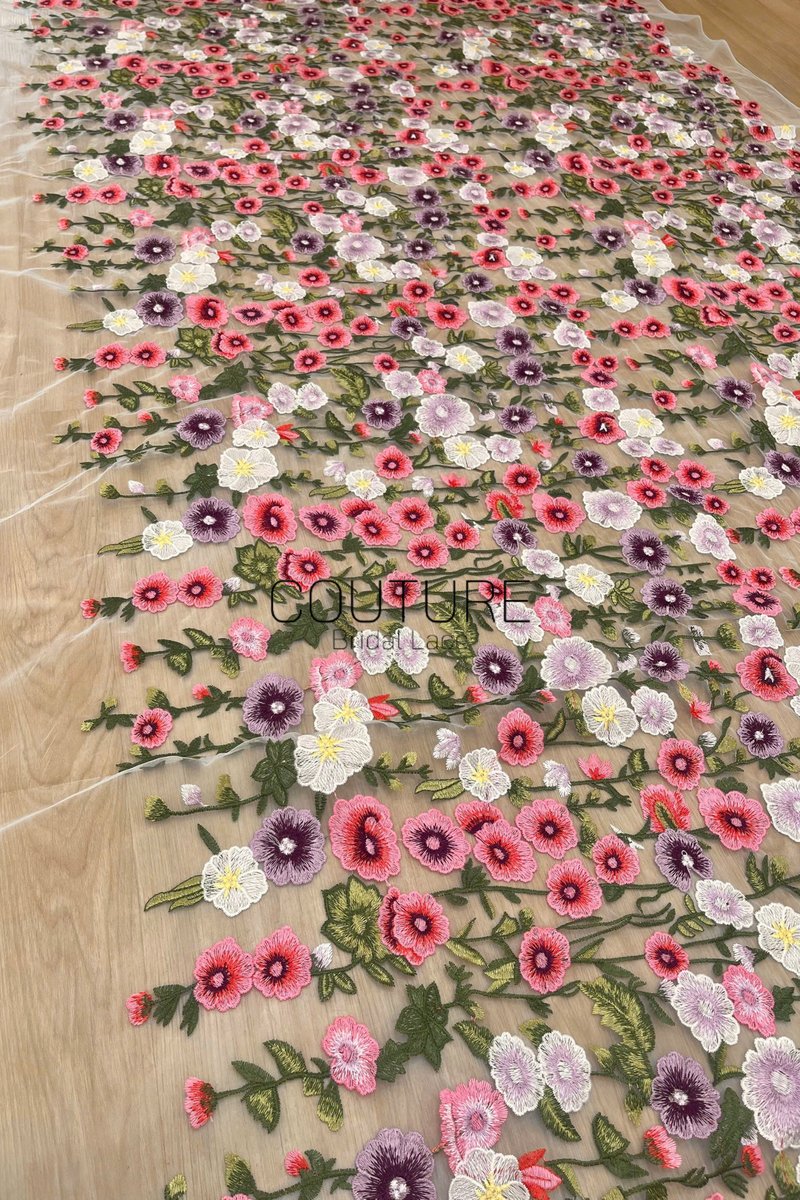 Color Lace: Scattered Floral Blossoms with Organic Flowing Vine Scalloped Edge, 1 Meter