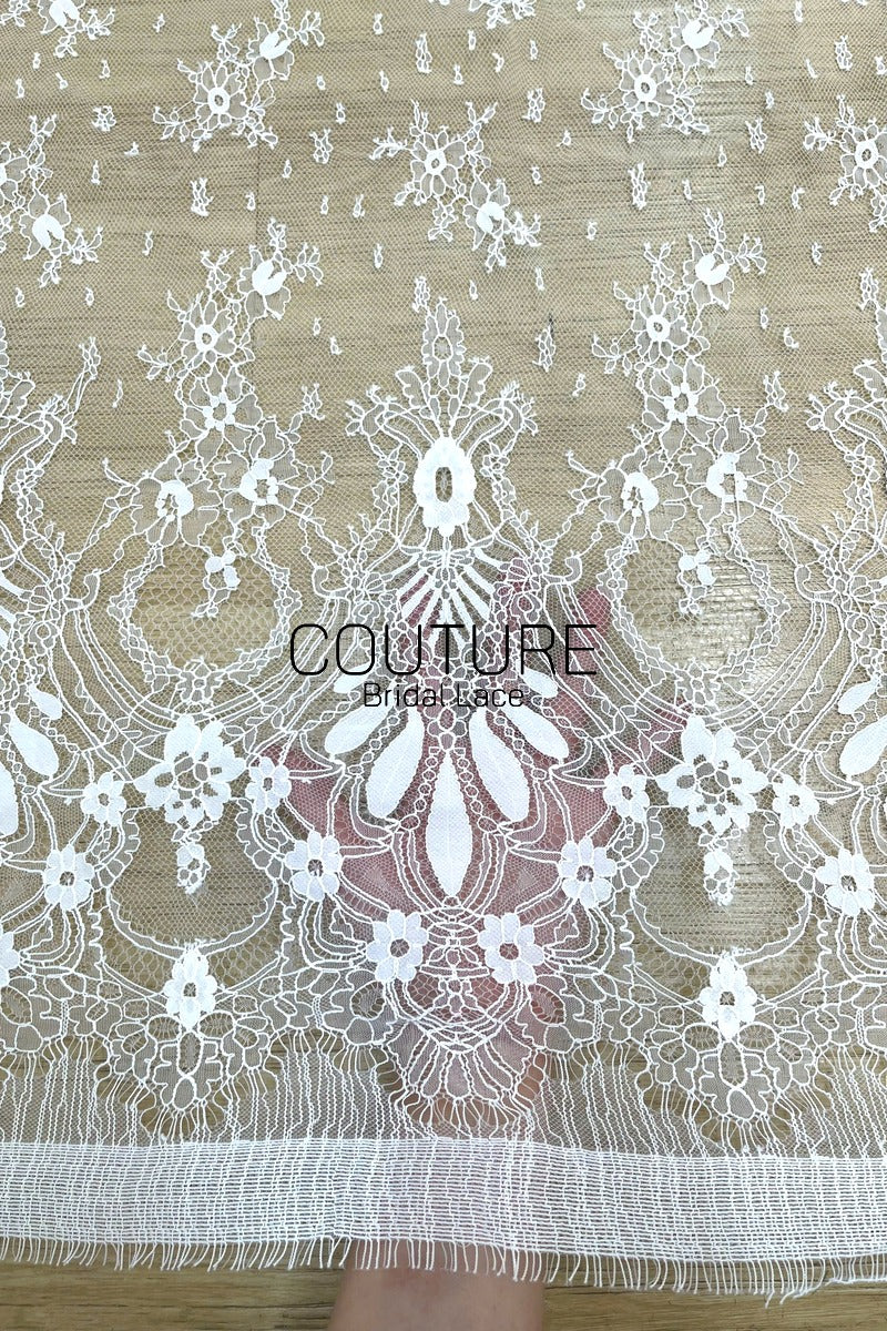 Chantilly Lace: White Scattered Snowflake Daisy Clusters with Chandelier Crown Arch Border, 3 Meters