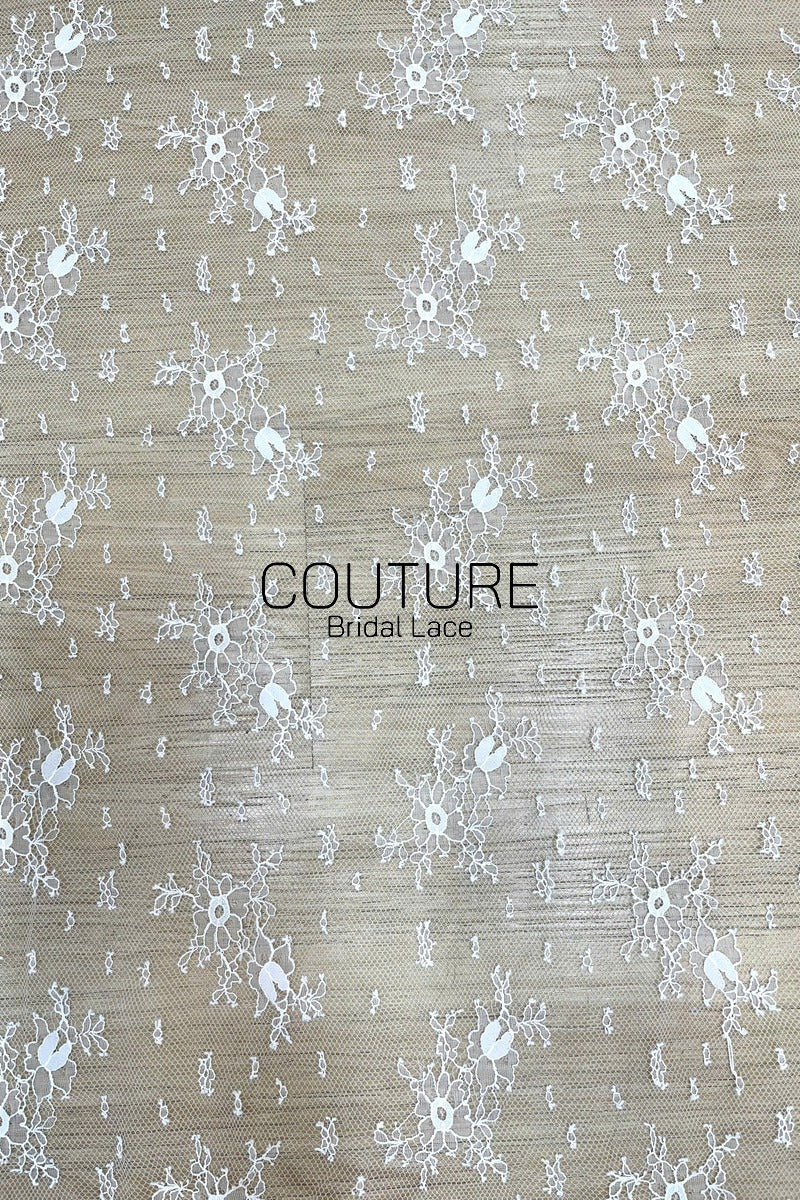 Chantilly Lace: White Scattered Snowflake Daisy Clusters with Chandelier Crown Arch Border, 3 Meters