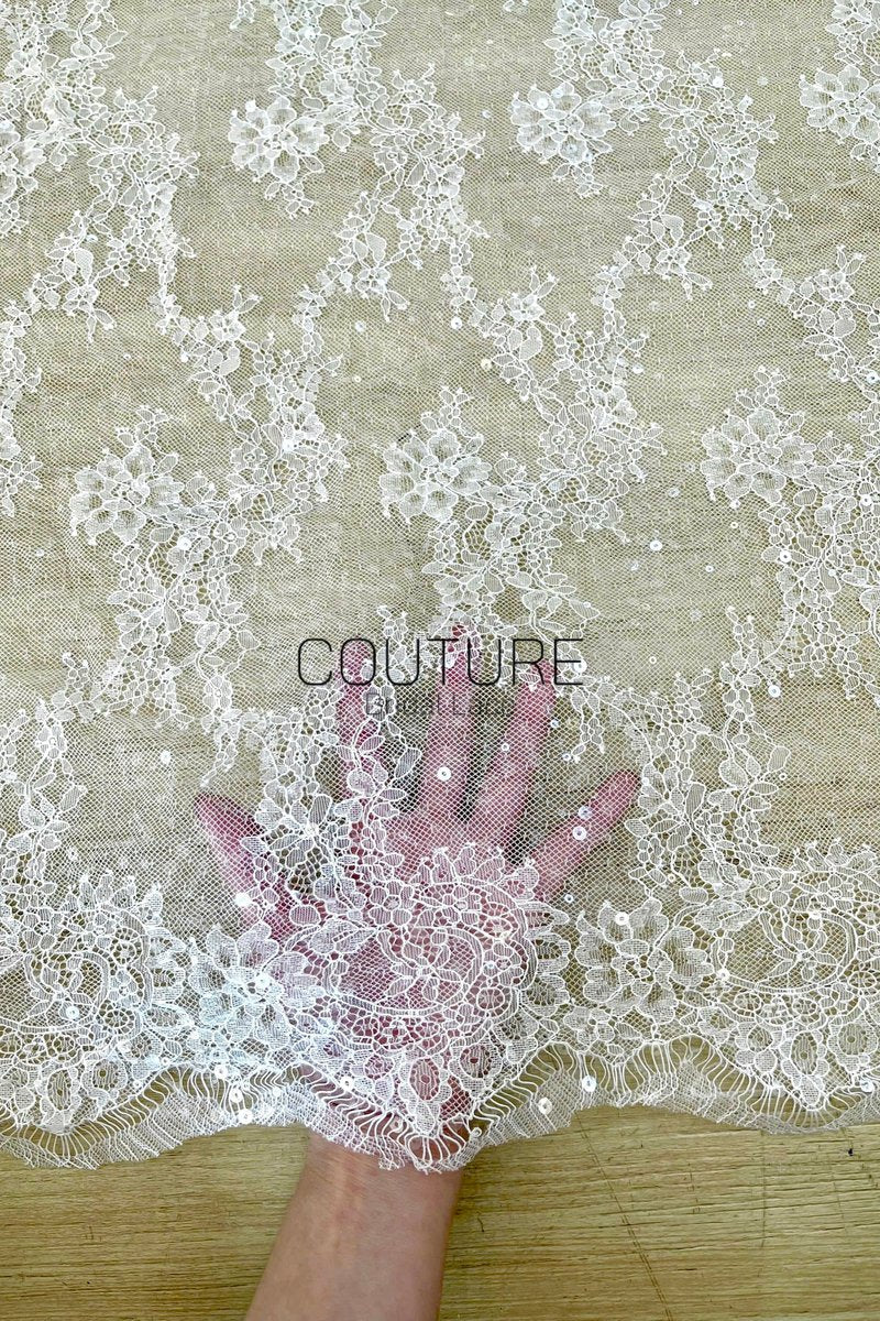 Sequins Chantilly Lace: White Delicate Floral And Leaf Sprigs With Scalloped Floral Eyelash Edge, 3 Meters
