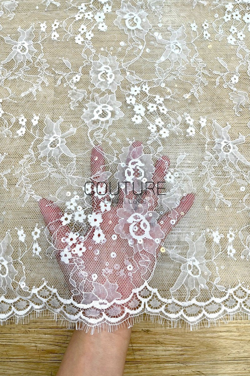 Sequins Chantilly Lace: Ivory Scattered Floral Sprays And Blossoms With Delicate Double Scalloped Eyelash Border, 3 Meters
