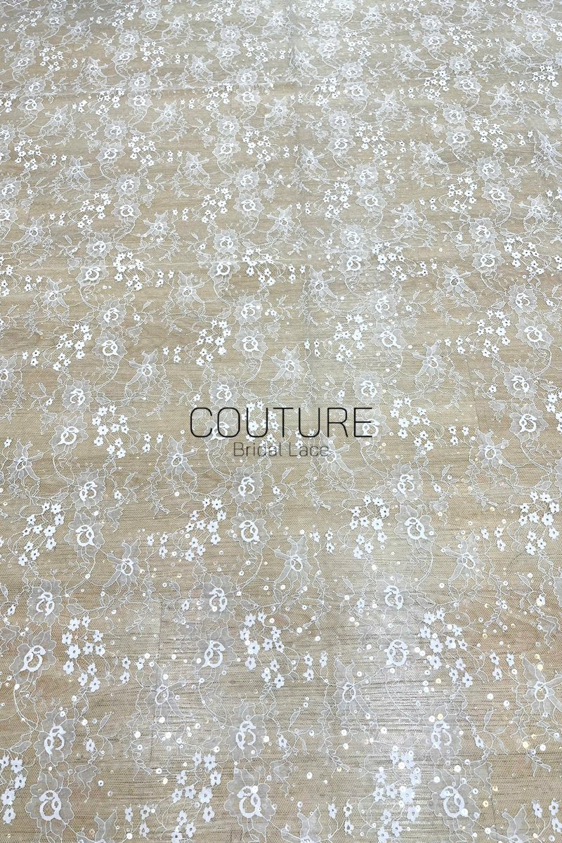Sequins Chantilly Lace: Ivory Scattered Floral Sprays And Blossoms With Delicate Double Scalloped Eyelash Border, 3 Meters