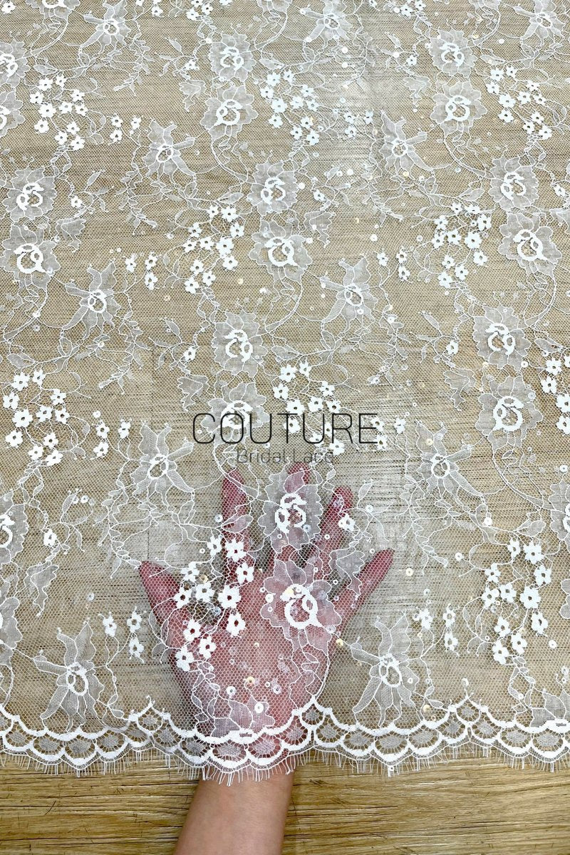 Sequins Chantilly Lace: Ivory Scattered Floral Sprays And Blossoms With Delicate Double Scalloped Eyelash Border, 3 Meters