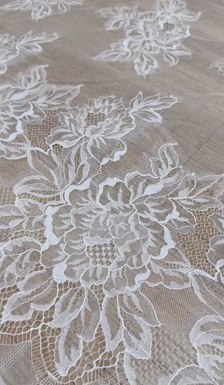 Chantilly Lace: White Scattered Peony Bouquets with Double Scalloped Peony Border, 3 Meters
